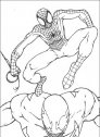 disegno di spiderman che sconfigge un criminale