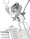 disegno di spiderman che vola tra i grattacieli